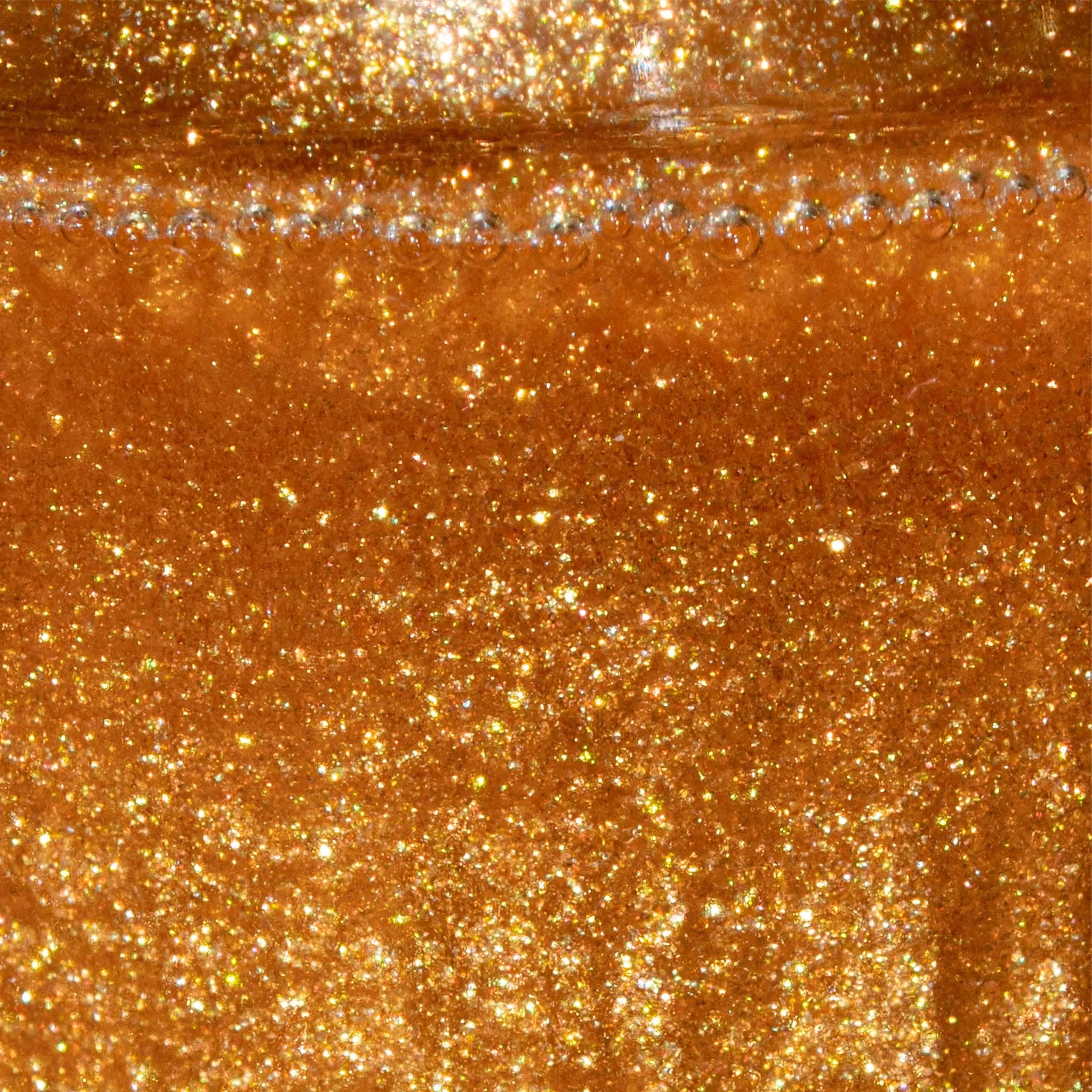 ILLUMINATING OIL WITH GOLD MICRO-PEARLS